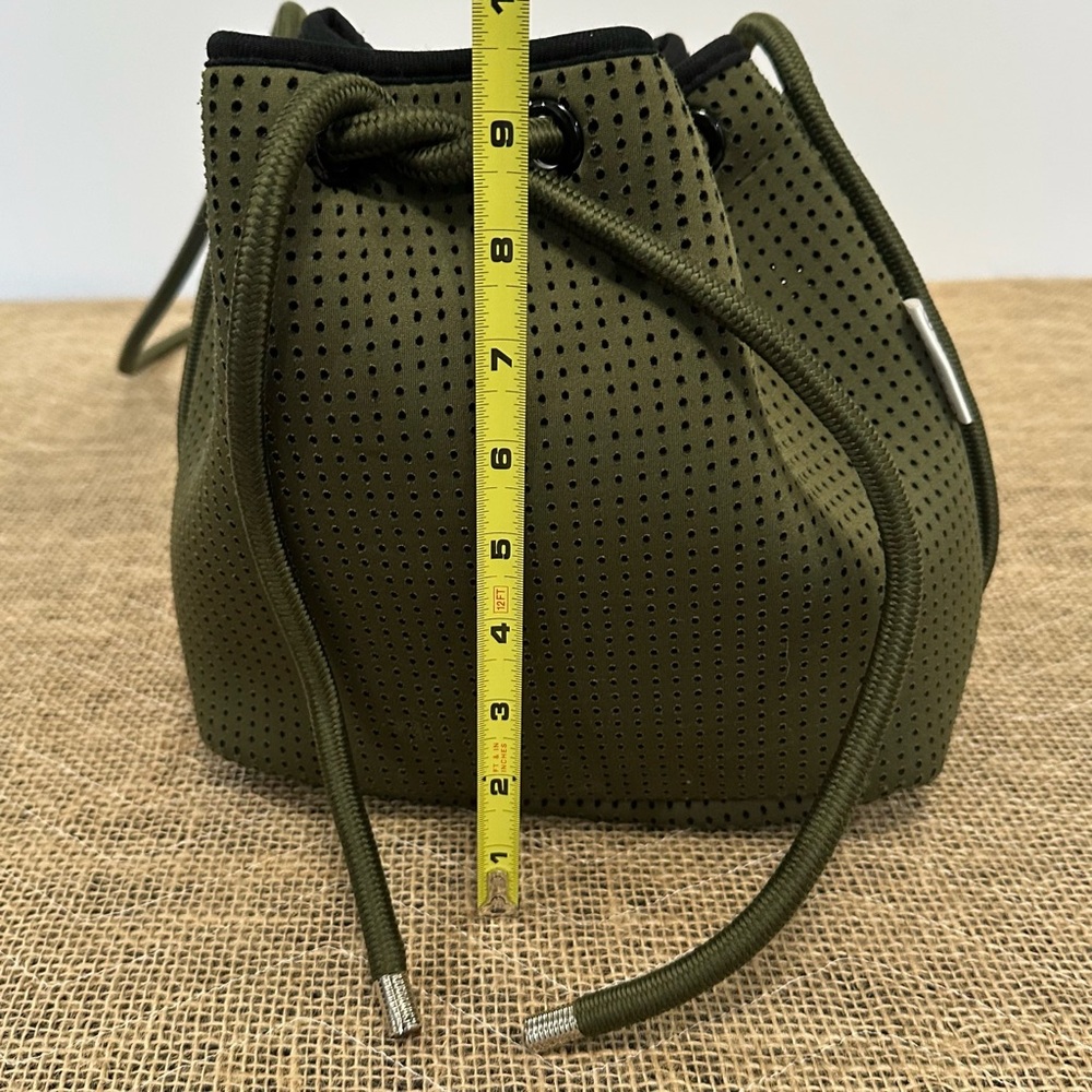 Anthropology‎ Jimeila Everywhere Green Bucket Bag Tote Athletic Vacation Travel - Picture 6 of 12